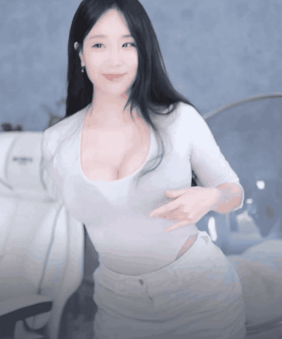 검정 브라 비치는 흰 시스루티 슴부먼트 채보미 몸매