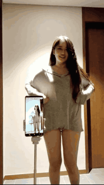 하의실종 박스티 입고 회색돌핀 하체 보여주는 소람잉