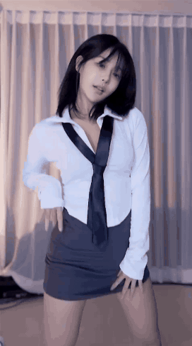 회색 교복치마 끝단 잡고 골반 앞뒤로 흔드는 BJ 하루