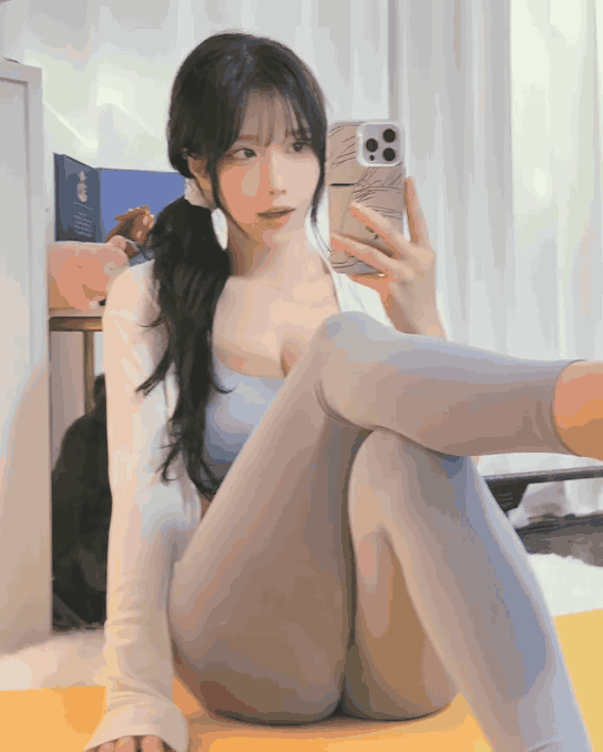 레깅스 엉벅지 보여주는 거울셀카 그릴래영 므흣한 가슴골