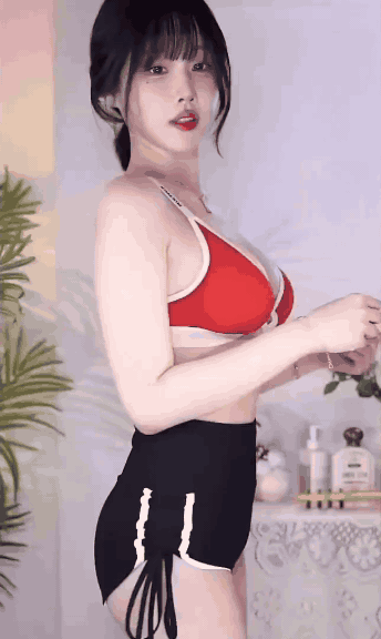 빨간 브라 + 검정 돌핀팬츠 입고 리액션하는 한갱 ㄷㄷ