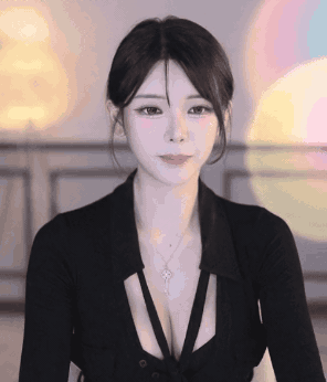 와꾸폼 절정에 오른 혜밍 검정 셔츠룩 가슴골