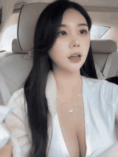 흔들리는 차안에서 가슴골 보여주는 러블리나 ㅗㅜㅑ