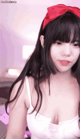 빨간 리본 단 우사기인뎅...흰 끈나시 참한 가슴골