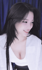 흰 끈나시 + 검정 돌핀 깅예솔 앞으로 숙여주는 가슴골