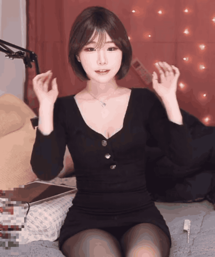인사하는 단발 에디린 슴골 + 검스 야벅지