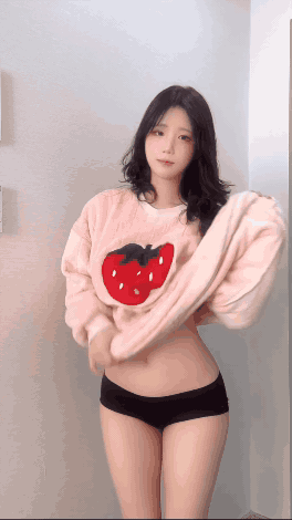 검정 레이스 브라팬티에서 동탄룩으로 갈아입는 에디린