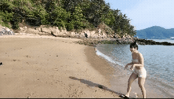 바닷가에서 브라 같은 비키니 입고 입수한 추단비