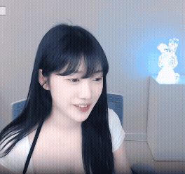 흰검 오피스룩 입은 별비 가슴골 + 허벅지끈 몸매