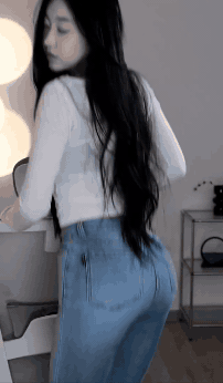 엉큰녀에 맞춰서 청바지 빵댕이를 사정없이 흔드는 하니니