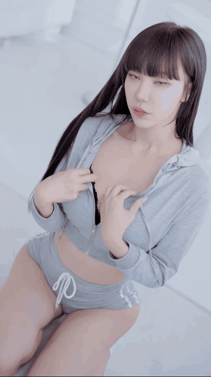 겨우디 회색 트레이닝복 속 야한 레이스 블랙 브라팬티