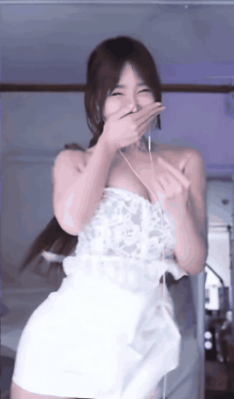 흰 레이스 코르셋 천장캠 가슴골 출렁이는 겨우디